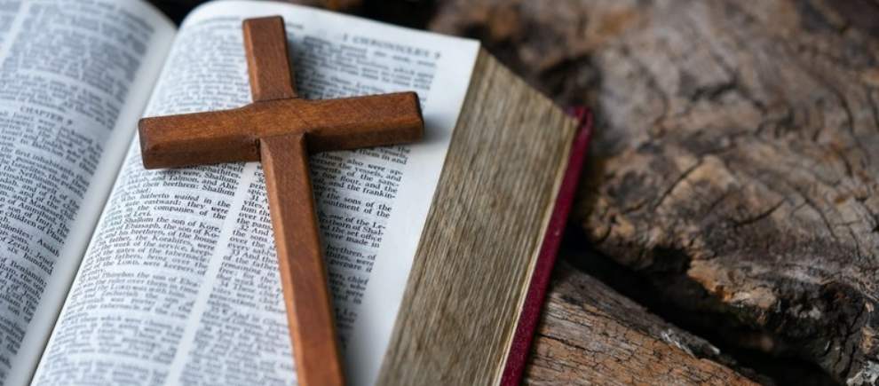 Önemli Eski Antlaşma Figürlerini Mesih’e Uyarlamak İçin Örnek Vaka Olarak İbraniler 2:13’te Alıntılanan Yeşaya 8:17–18